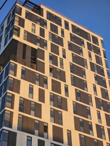 מבנה מעונות הסטודנטים במכון וויצמן ברחובות ,מבט מהרחוב